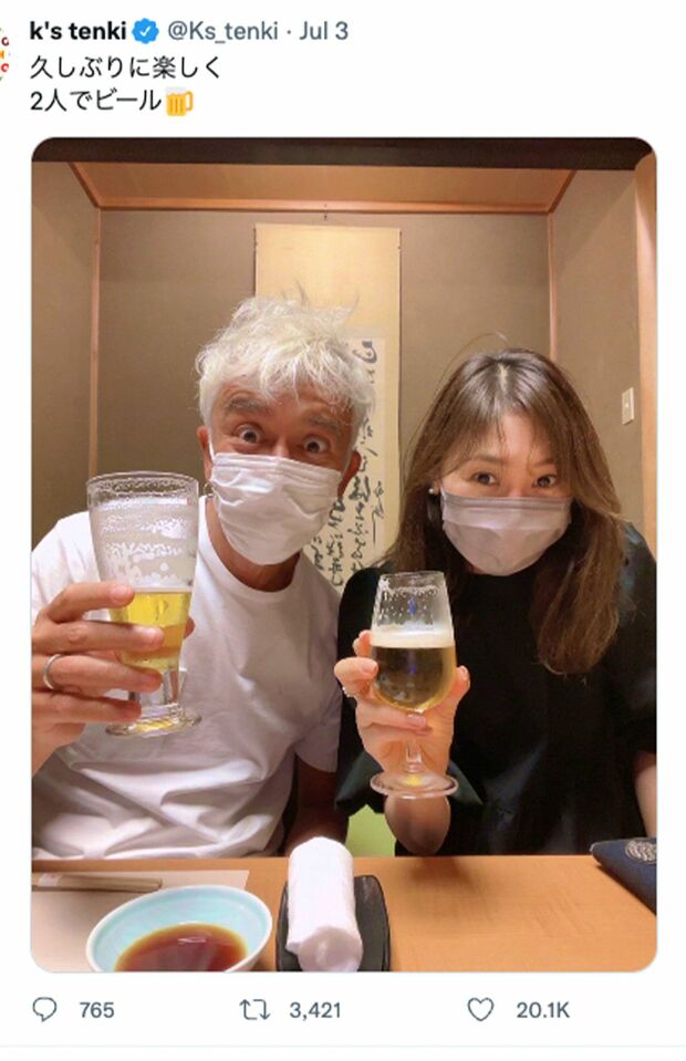 マーク・パンサーとKEIKOがビールを（KEIKOのTwitterより）