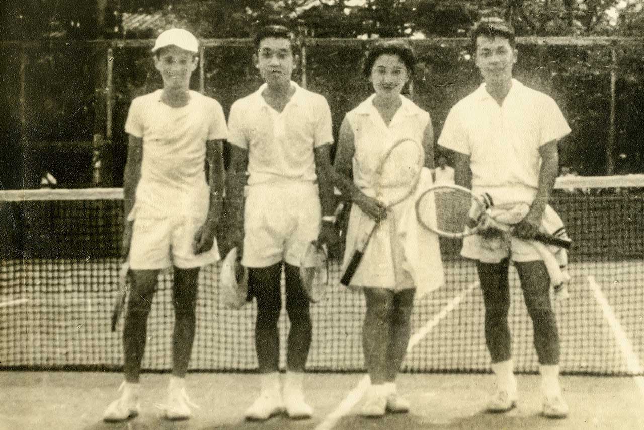 美智子さまが陛下と運命の出会いを果たされたテニスの試合。左は美智子さまのペアだったカナダ人のドイル少年