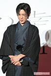 共演者からの愛に思わず舌を出す目黒蓮/『わたしの幸せな結婚』 撮影/渡邉智裕