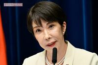 高市早苗首相の〈支持率下落・国会運営への強気発言〉が招いた国民不信、“師匠”安倍晋三元首相から倣えなかった“謙虚さ”の美徳