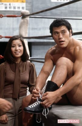 アントニオ猪木さん（右）と元妻・倍賞美津子さん（1972年撮影）