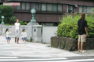 2006年6月、娘のプレスクール送迎に来た木村拓哉と工藤静香