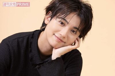 ゆうたろうが袴で小説家役に!ファンレターに感動して「自分の誕生日には母へ手紙を書いてます」