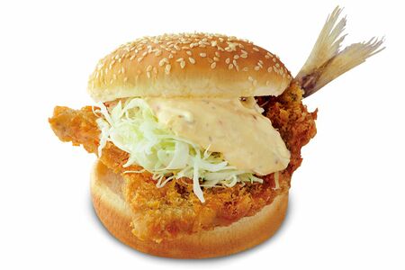 アジフライといえばタルタル。うん、ふつーにうまそう！『ドムドムバーガー』の「はみでる！アジフライバーガー」