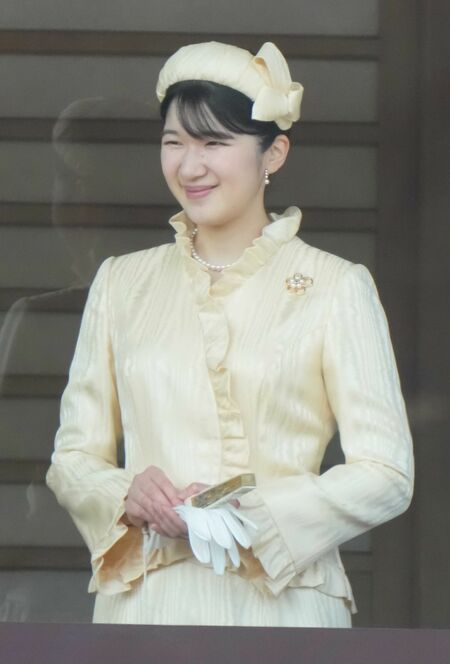 この日は雅子さまとのリンクコーデも実現。その明るいカラーからは、天皇陛下の誕生日をお祝いするおふたりの温かなお気持ちが伝わってくる