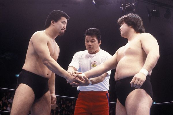 1987年3月20日、後楽園ホール、ヤングライオン杯決勝。対戦相手は橋本真也選手。レフェリーは藤波辰巳。写真左が蝶野