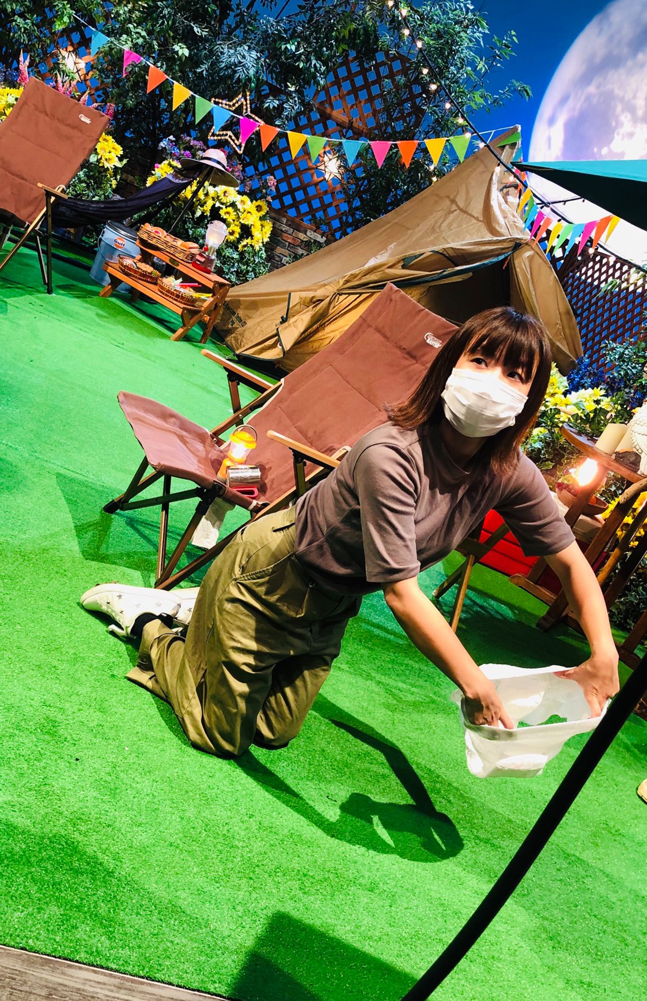 2020年9月放送『生理CAMP2020』収録準備中のスタッフ(c)テレビ東京