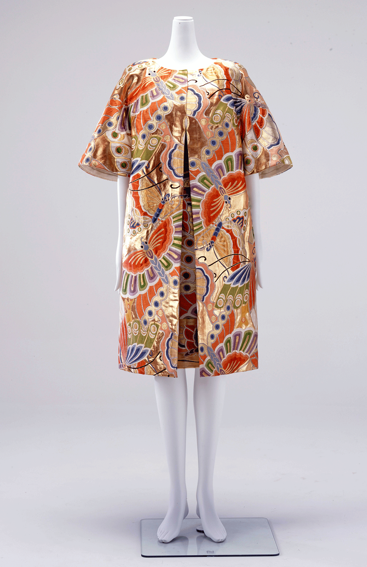 《イブニング・コート、ショートドレス》1964年　島根県立石見美術館蔵