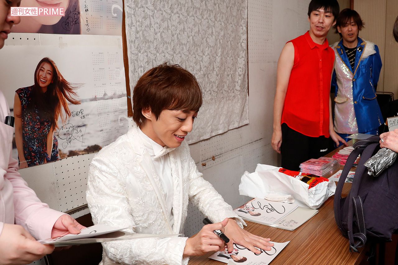 サインを書くつかさ学