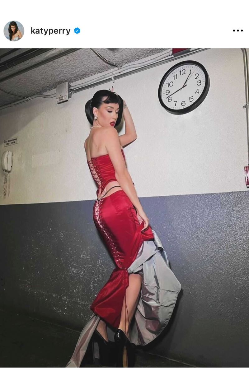 3月のイベントでの大胆な着こなし（ケイティ・ペリー公式インスタグラムより）