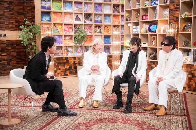 NHKの音楽番組『SONGS』に出演する音楽ユニット『TMNETWORK』。ボーカル・宇都宮隆（右から2番目）の“激ヤセ”が話題に（番組公式サイトより）