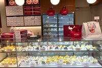 《前日2時から行列》“かわいすぎる制服”のままで「アンナミラーズ」が復活、井村屋が明かした再出店の舞…