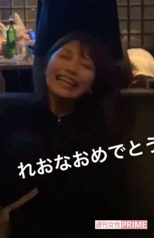 歌舞伎町のバーで泥酔した様子の『まねきケチャ』でセンターを務める松下玲緒菜