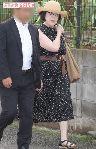 SPとともに自宅マンションを出た佳代さん