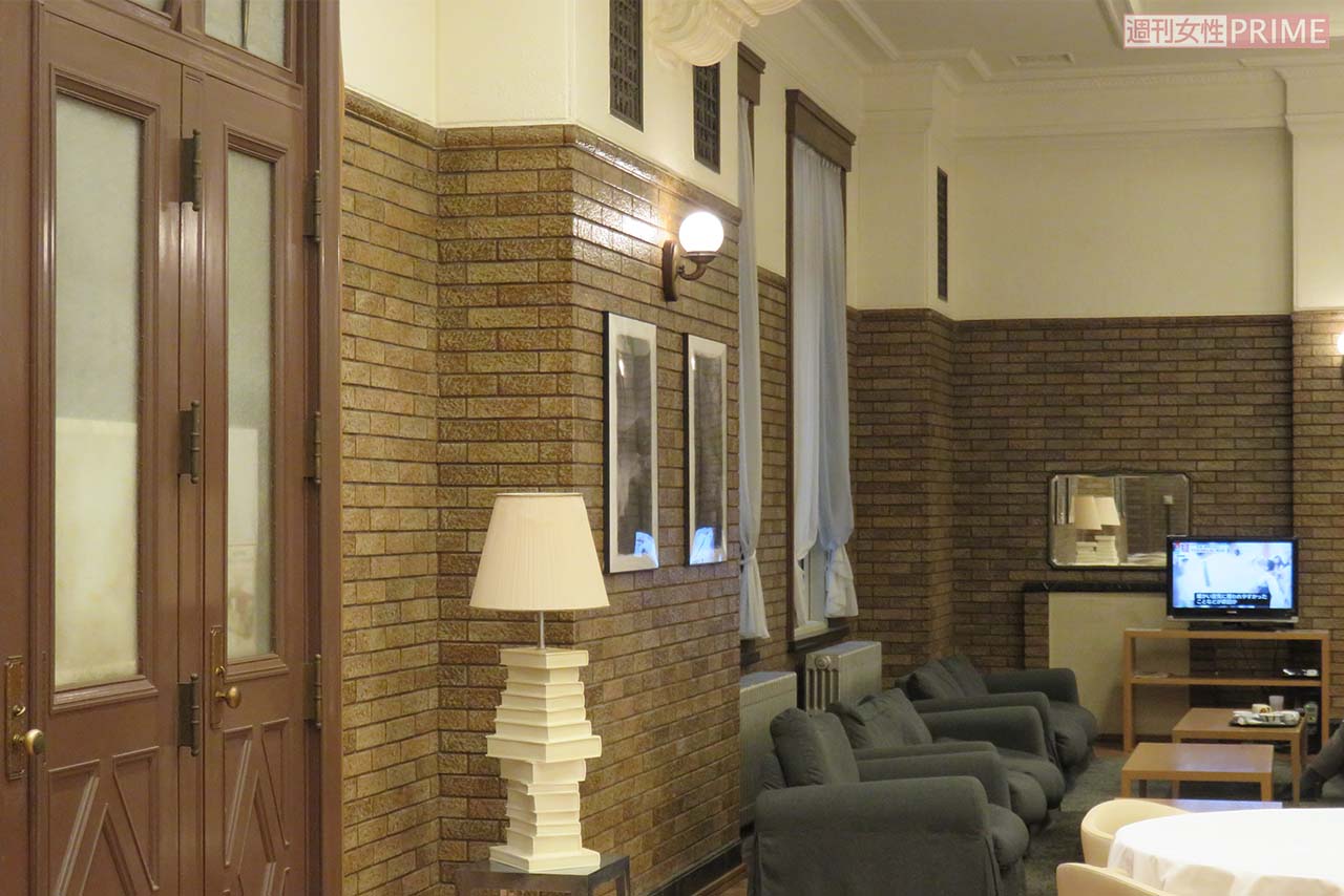 国会中央食堂の重厚な内装