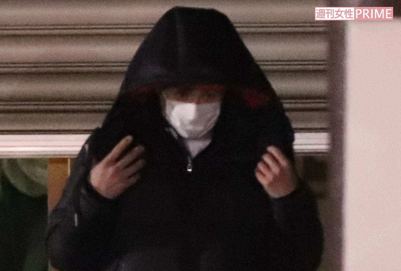 大きめのフードをかぶる東山紀之（'18年元旦初詣）