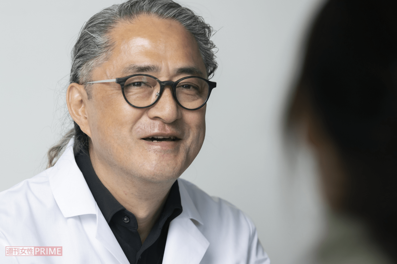 診察中は普段の無表情と打って変わって穏やかな表情。アスペルガーの特性を一切感じさせない