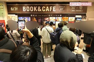 櫻坂46のパネル展会場はファンで混雑