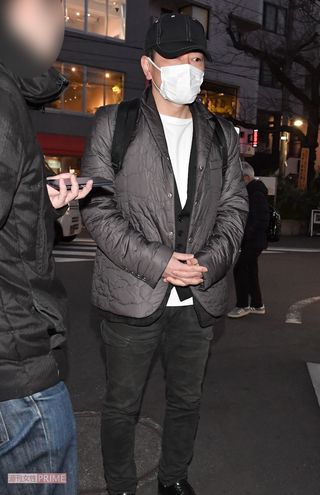 '20年、ユーチューバーデビューについて直撃取材を受ける宮迫博之