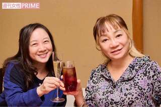 西原理恵子さん（左）、岩井志麻子さん