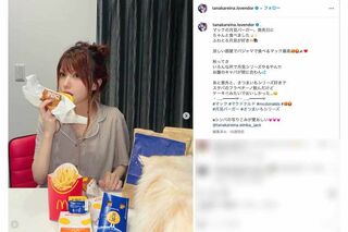 歪んで見える独特なカーテンを背景にたびたび写真をアップしている田中れいな（本人のインスタグラムより）