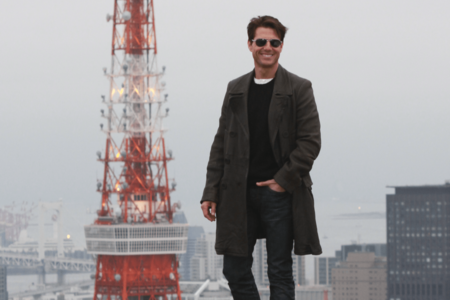 '09年3月、元妻のケイティ・ホームズ、愛娘スリとともにヘリコプターで登場