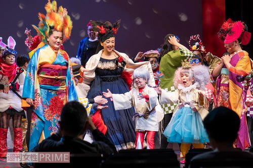 舞台『月夜のからくりハウス　渋谷の巻』では多種多様な個性を持つ仲間と圧巻のパフォーマンスを披露。制作中の映像『MAZEKOZEアイランドツアー』は8月22日より配信