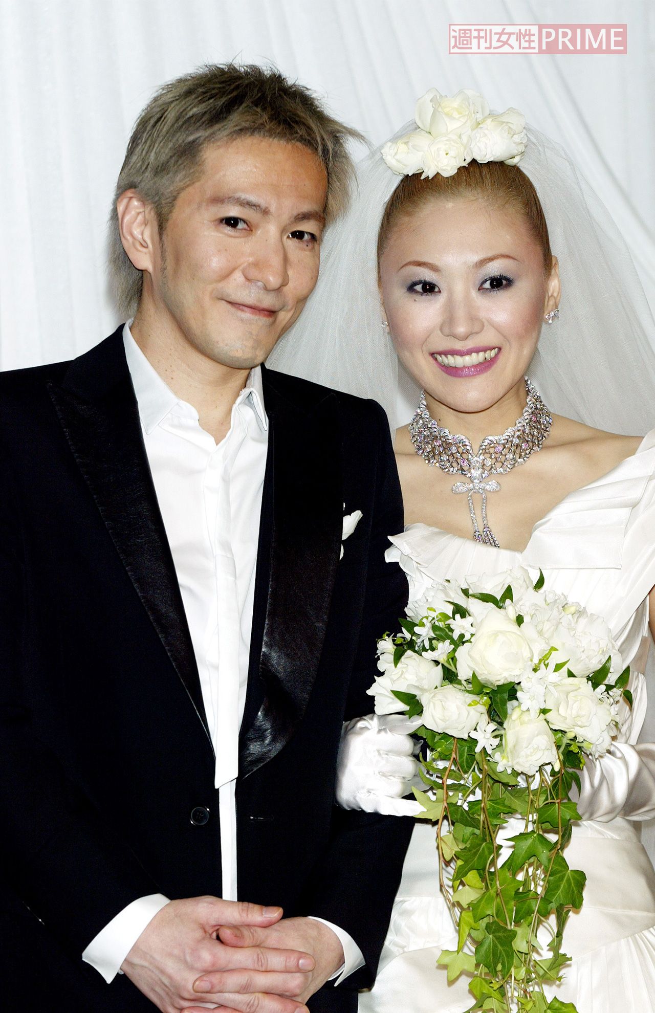 2002年、結婚式で幸せな姿を披露したKEIKO（右）と小室哲哉だったが……