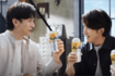 アサヒビールのCMで共演した生田斗真と岡田准一(アサヒグループ公式チャンネルより)
