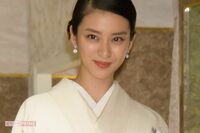 武井咲、『釜山国際映画祭』で着用の“ライン際立つ”ドレス姿に「スタイルやばい」演技と共に注がれる熱視線