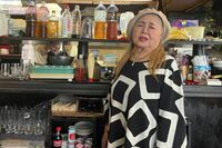 フジテレビ『ザ・ノンフィクション』でも話題になった、LGBTQの人々が集う新宿二丁目の深夜食堂「クイン」…