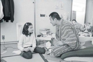 梅宮アンナと故・梅宮辰夫さん、楽屋にて（1982年2月22日）