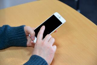 コロナ禍では、介護施設にいる親とオンラインでしか会えないケースも