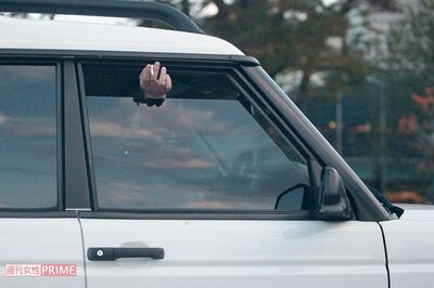 2012年、代官山蔦屋に訪れるTKO木下が乗っていた車の窓