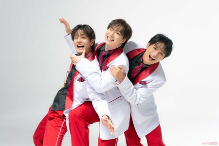 『SHOW-WA』左から井筒雄太、塩田将己、青山隼　撮影/伊藤和幸　ヘアメイク/小園ゆかり、小野紗友美　スタイリスト/鈴江英夫（H）