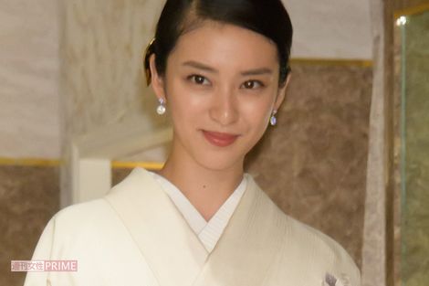 武井咲、『釜山国際映画祭』で着用の“ライン際立つ”ドレス姿に「スタイルやばい」演技と共に注がれる熱視線