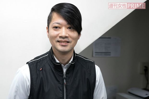 スタッフの鈴木さん。柔和な笑みのウラに強さがモロ見え！